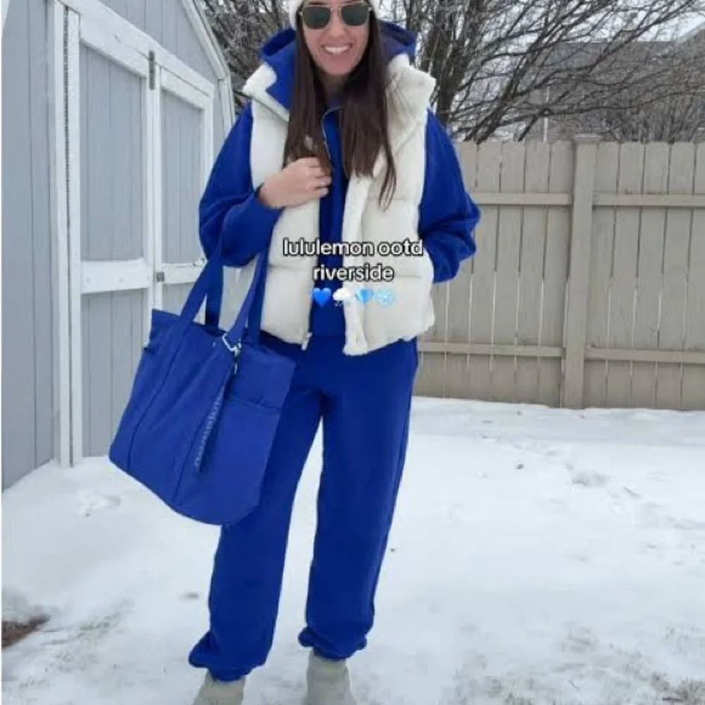 Lululemon Scuba Mid-Rise Oversized Jogger
Regular XS Royal Blue/Riverside Color - Picture 16 of 16